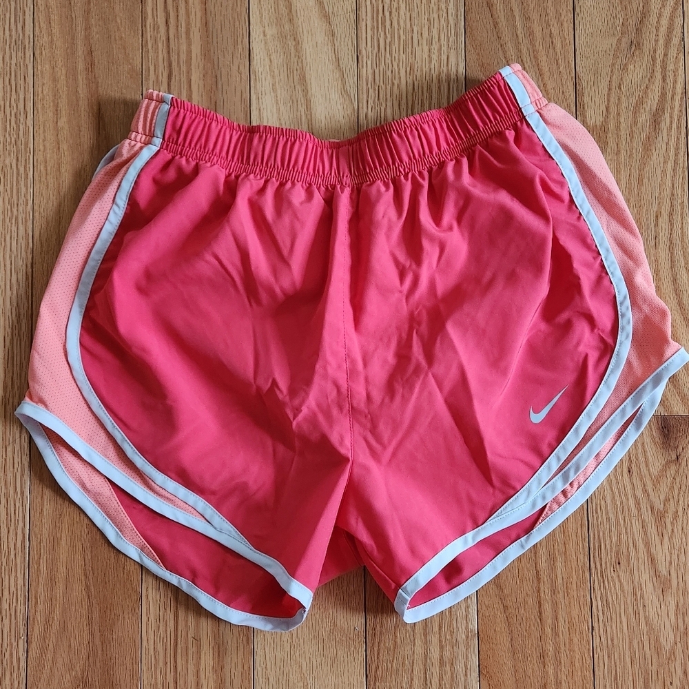 Nike hot pink white shorts 🩷 🤍 size small